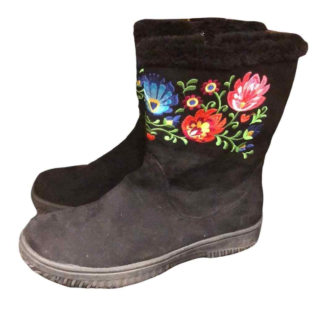 Roebuck and Co embroidered cozy boots faux suede women’s‎ Size 9